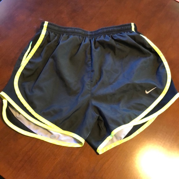Nike shorts - Picture 1 of 3
